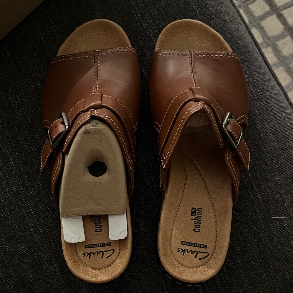 Clarks Tan Leather Women’s Sandals. Leisa Gianna. 8w. New in package. Leather.